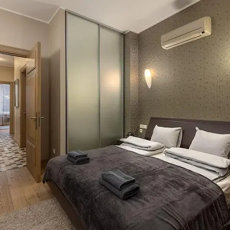 Beautiful 1bd Old Town Apartment
