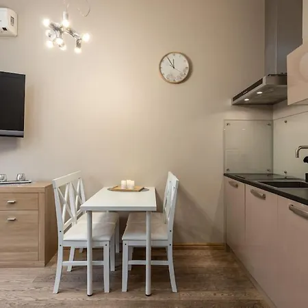 아파트 Beautiful 1bd Old Town *